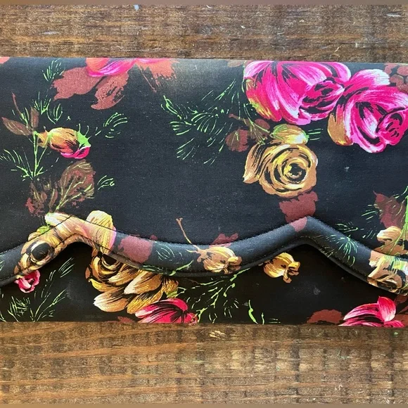 👜 Vintage Lennox Floral Clutch Bag | Black Rose Print Envelope Purse - Picture 8 of 12